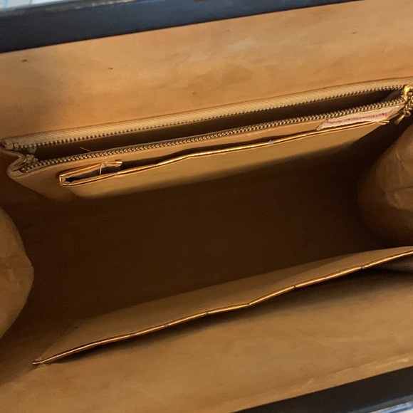 VINTAGE | Embroidered Purse - Picture 7 of 13